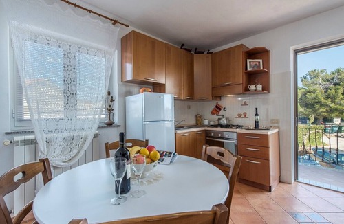 Lovrecica Apartment | Apartment Orzan with Balcony and Sea View III