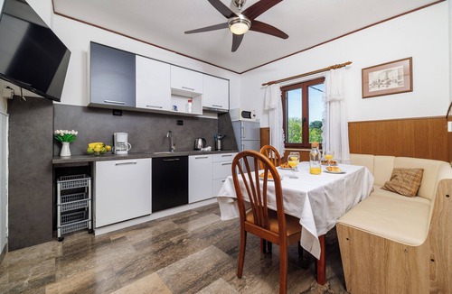 Poljica Apartment | Apartment Petar (60991-A1) - Poljica