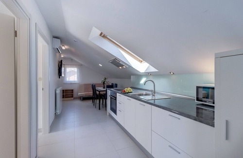 Artatore Apartment | Apartment Pineta 3, offers you comfort for your ideal vacation, located in Artatore.