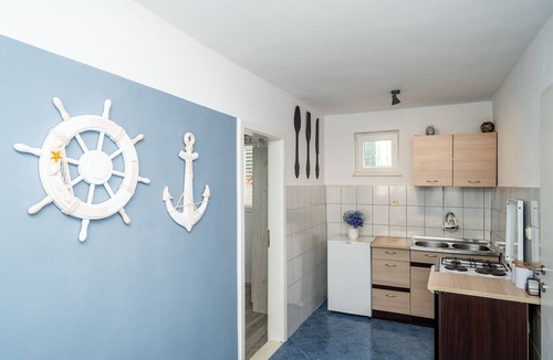 Gruz House | Apartment & Rooms Alan-Double Room with Shared Bathroom 1