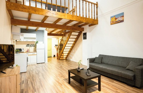Old City Apartment | Apartment Sleeps 4 With Pets Welcome