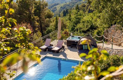 Split Apartment | Apartment Stela with heated private pool and Whirlpool Gornje Sitno