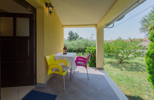 Susnjici Apartment | Apartment Susnjici 2 with Pool, Children Playground and Balcony, Parking