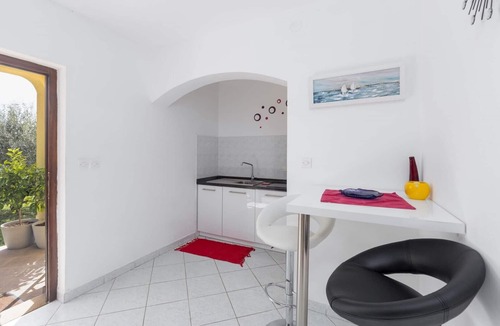 Susnjici Apartment | Apartment Susnjici 3 with Pool, Children Playground and Balcony, BBQ