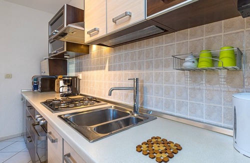 Rosini Apartment | Apartment Teri with Terrace and Garden