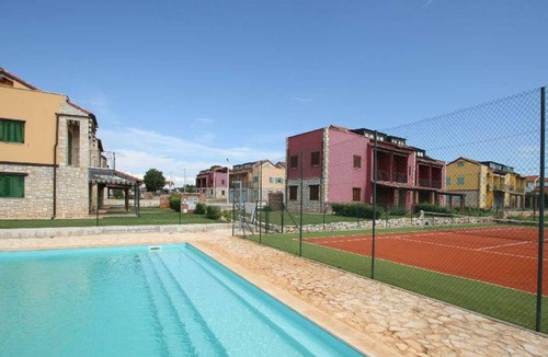 Gedici Apartment | Apartment Tia for 4 persons with shared Tennis court & Pool