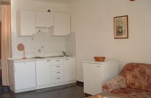 Vinisce Apartment | Apartment Tonka - 10 m from beach A2(2+2) - Vinisce, Riviera Trogir, Croatia