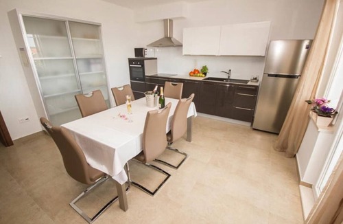 Seget Donji Apartment | Apartment with a big balcony