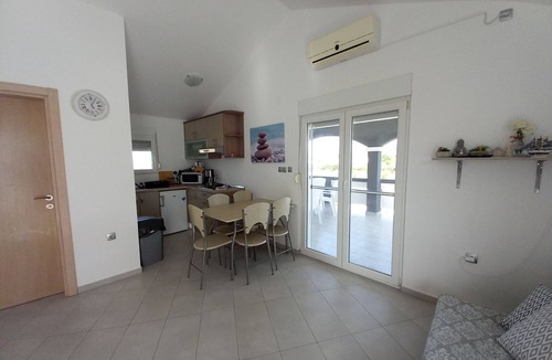 Podgradina Apartment | Apartment with a pool, mountainview, near the sea!