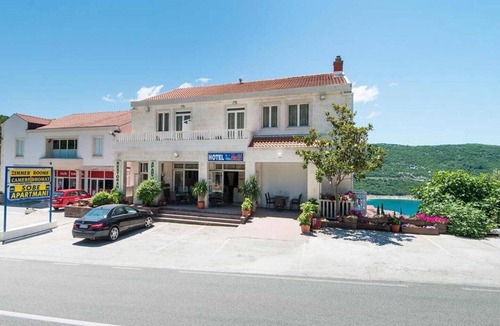 Neum Apartment | Apartment with Balcony and Breakfast