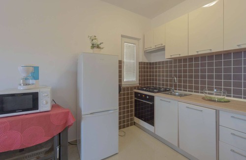 Zubovici Apartment | Apartment with sea view and pool