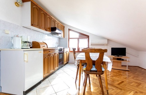 Porat Apartment | Apartment with terace, sea view, WiFi, AC in Porat