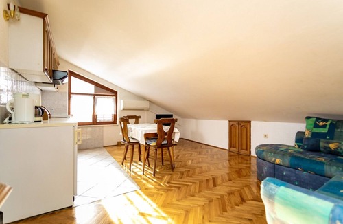 Porat Apartment | Apartment with terace, sea view, WiFi, AC in Porat