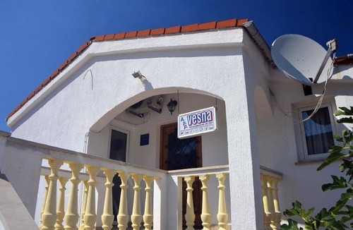 Vinjerac House | Apartment with terrace, sea view, barbecue, community pool, free WiFi, air conditioning
