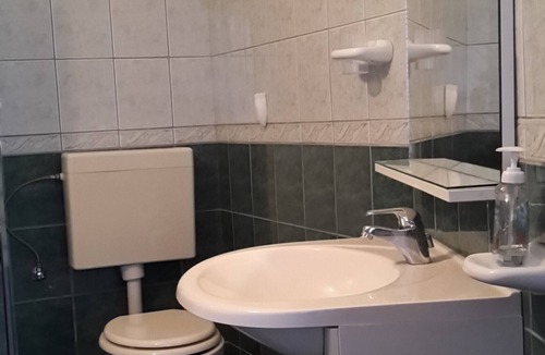 Vinjerac Apartment | Apartment with terrace, sea view & grill, community pool, free WiFi