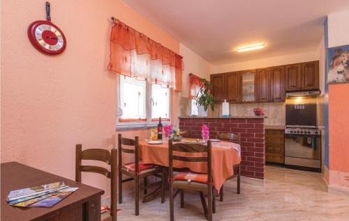 Grzini Apartment | Apartment Zminj 29 with Children Playground