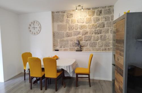 Sinj Apartment | ApartmentAlkar