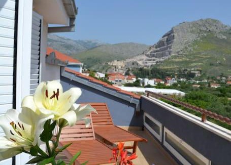 Zrnovnica Apartment | Apartments A & A