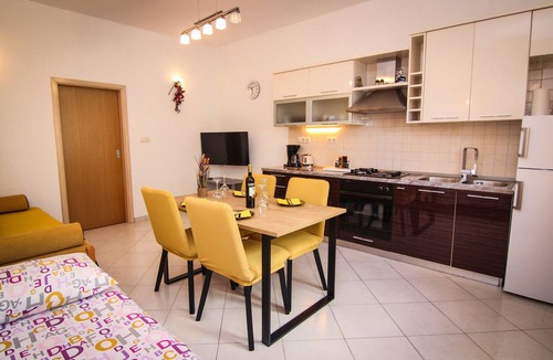 Palit Apartment | Apartments and rooms Biserka, (14247), Palit, hr
