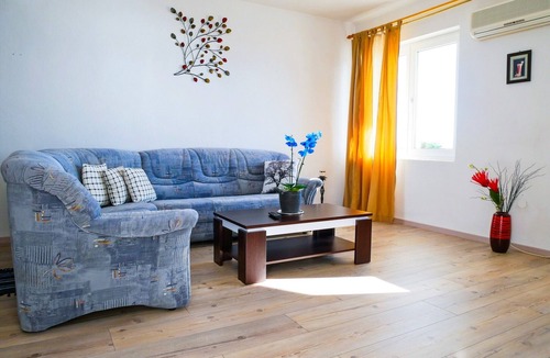 Stanici Apartment | Apartments and rooms Dana, (13246), Stanići, hr