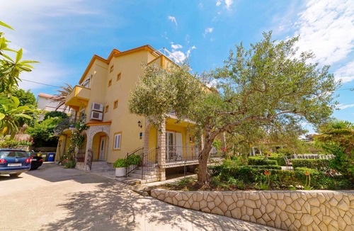 Banjol Apartment | Apartments and rooms Slavko, (8118), Rab, hr