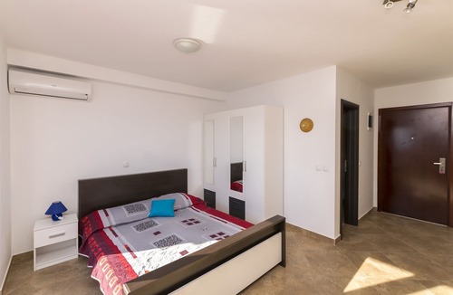 Vlasici Apartment | Apartments Beachfront Ante (28991-A4) - Vlasici - island Pag