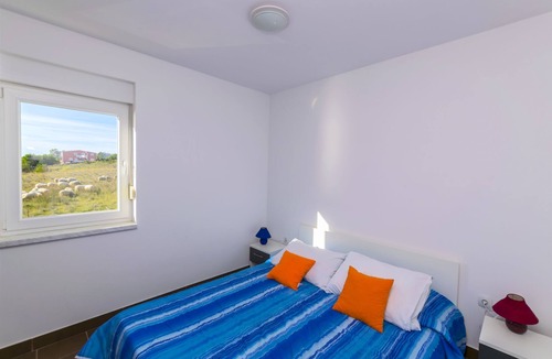 Vlasici Apartment | Apartments Beachfront Ante (28991-A5) - Vlasici - island Pag