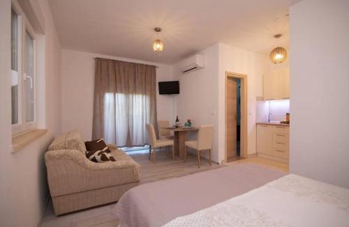 Sukosan Apartment | Apartments Becky on a sandy beach without crowd