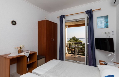 Plat Apartment | Apartments Belenum - One-Bedroom Apartment with Balcony and Sea View (no.3)