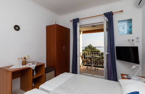 Plat Apartment | Apartments Belenum - One-Bedroom Apartment with Balcony and Sea View (no.3)
