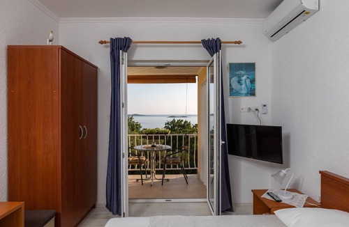 Plat Apartment | Apartments Belenum - One-Bedroom Apartment with Balcony and Sea View (no.3)