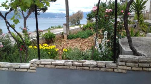 Arbanija Apartment | Apartments by the sea Arbanija, Ciovo - 17280