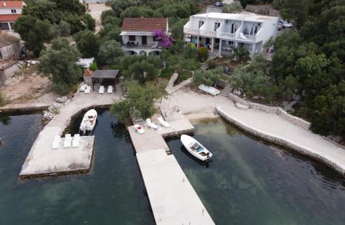Putnikovic Apartment | Apartments by the sea Zuronja, Peljesac - 10137