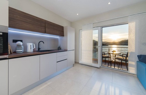Ploce Apartment | Apartments Ema-Comfort Two Bedroom Apartment with Sea View