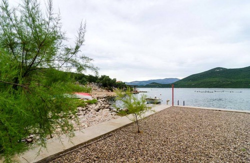 Putnikovic Apartment | Apartments Ereš Zuronja-One-Bedroom Apartment with Sea View 2