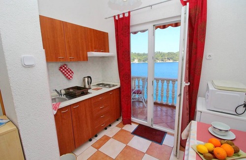 Sobra Apartment | Apartments Filipović - Comfort One-Bedroom Apartment with Balcony and Sea View (A2)