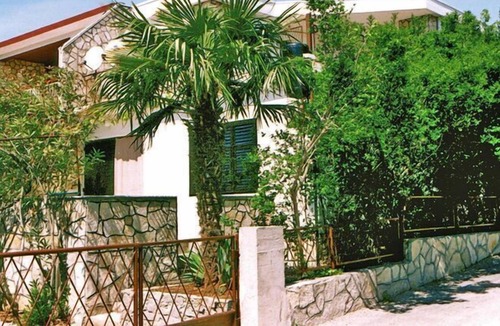 Pirovac Apartment | Apartments Fortuna in Pirovac, close to the seabeach
