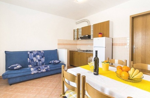 Lovrecica Apartment | Apartments Graciella, (14129), Lovrecica, hr