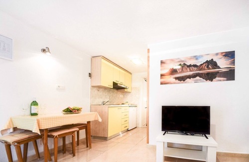 Povlja Apartment | Apartments Gracin - Premium One Bedroom Apartment with Terrace (A3)