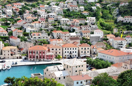 Pucisca Apartment | Apartments Tonka (42251-A3) - Pucisca - island Brac