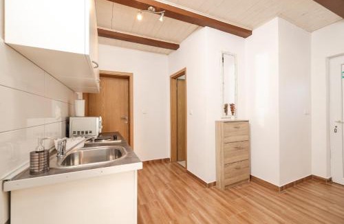 Ljubac Apartment | Apartments Ivanac - close to the beach