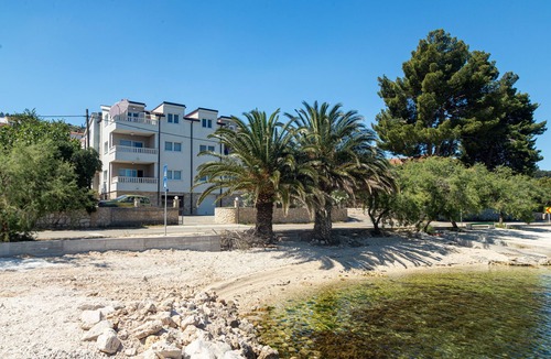 Mastrinka Apartment | Apartments Janja (30131-A3) - Arbanija (Ciovo)