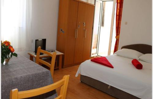 Podglavica Apartment | Apartments Juras - Studio Apartment with Loggia Ana