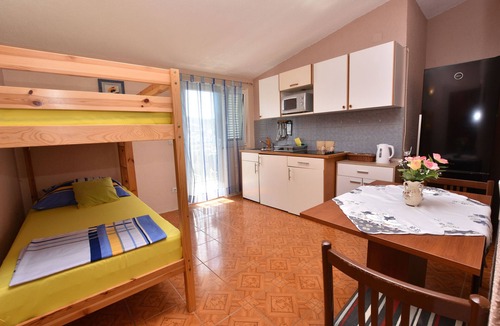 Primosten Burnji Apartment | Apartments Jurkic (78001-A7) - Dolac