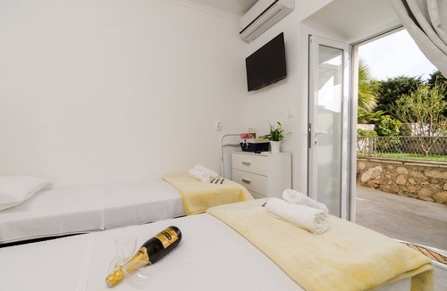 Pile House | Apartments Kapelica - Twin or Double Room with Terrace and Sea View