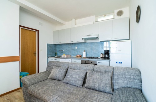 Zavrelje Apartment | Apartments Klis - Three Bedroom Apartment with Terrace - A7