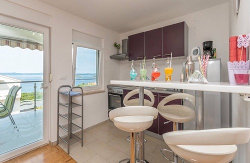 Zdrelac Apartment | Apartments Lilly - Two Bedroom Apartment with Sea View and Terrace