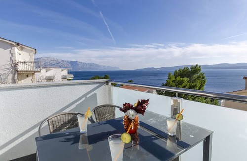 Ruskamen Apartment | Apartments Lorenzo (26581-A6) - Lokva Rogoznica