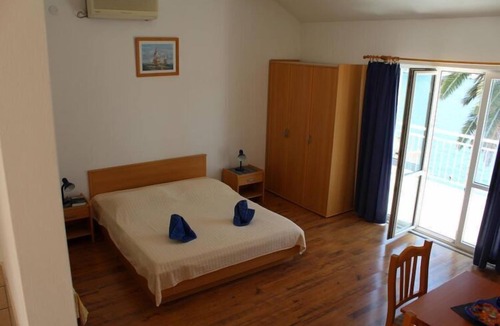 Lozica Apartment | Apartments Lozica - Studio Apartment with Terrace and Sea View