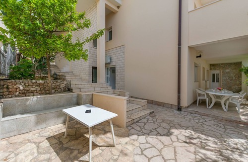 Tice Apartment | Apartments Luca
